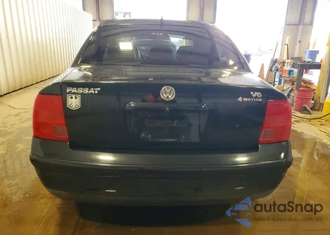 2001 Volkswagen Passat Glx 4Motion from USA, damaged, VIN WVWEH63B61E004265